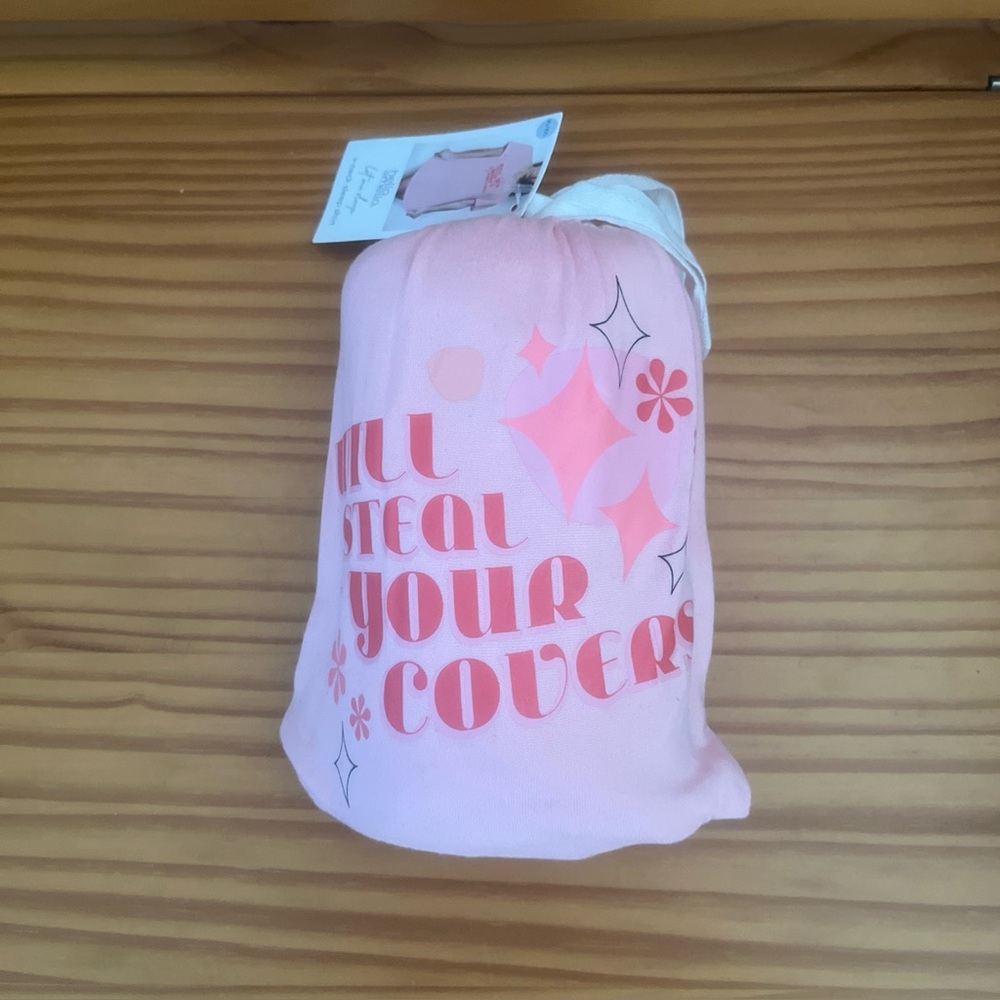 Hello Mello “Will Steal Your Covers”Women’s V-Neck Sleep Shirt. Size 16-20 pink.